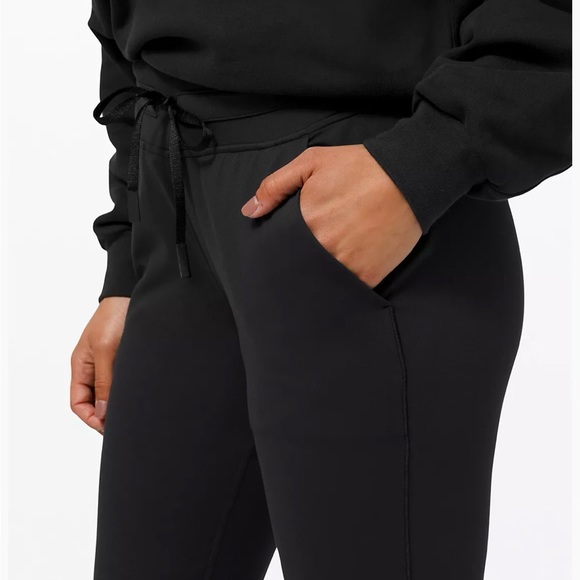 Ready to Rulu Slim-Fit
High-Rise Jogger
Full Length - Picture 3 of 5